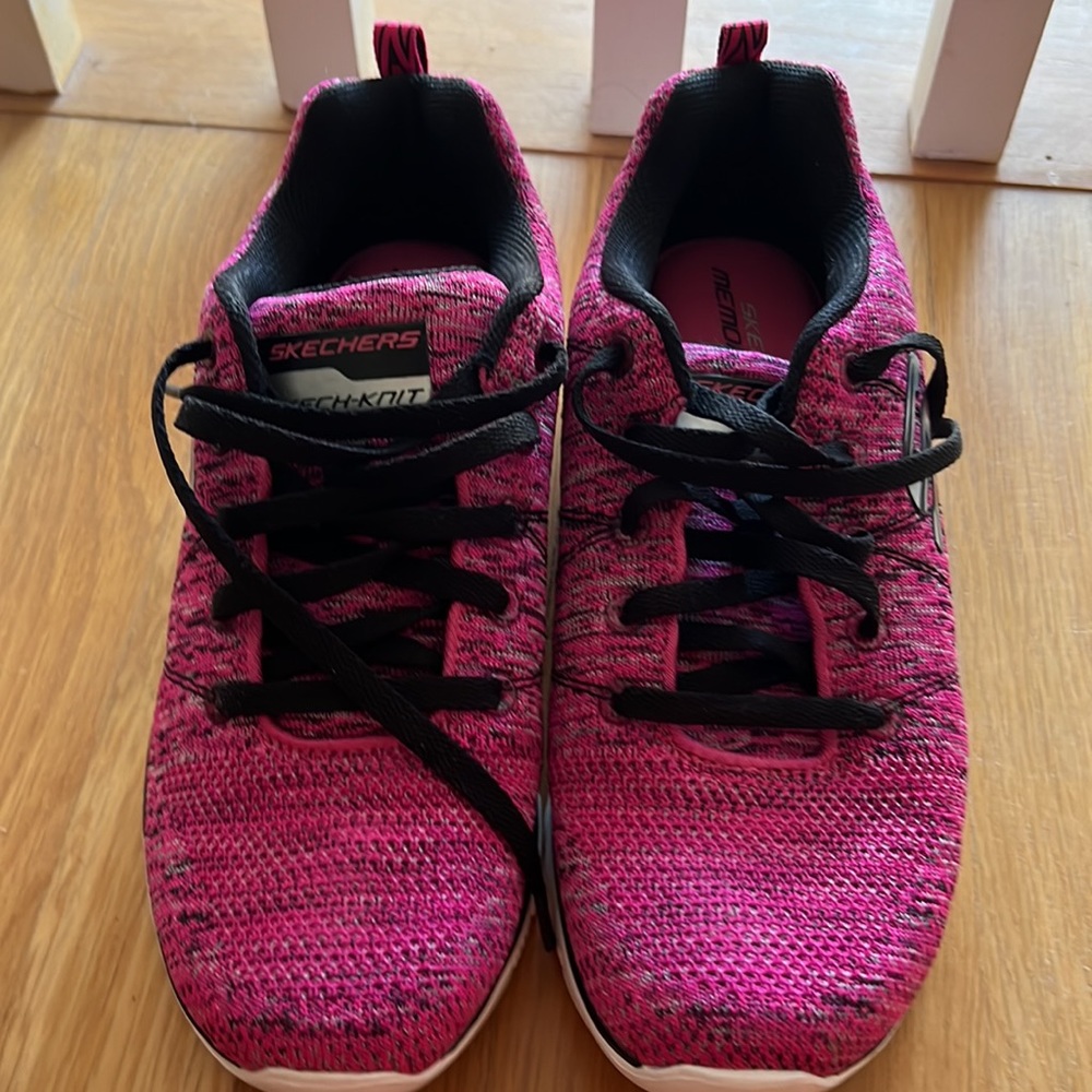NWOT Womens Skechers Memory Foam Sneakers: Size 8.5 - Picture 6 of 6